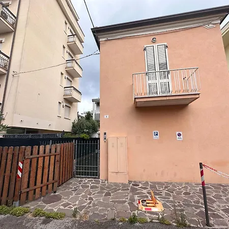 App 200m Dal Mare Ac E Lavatrice Apartament